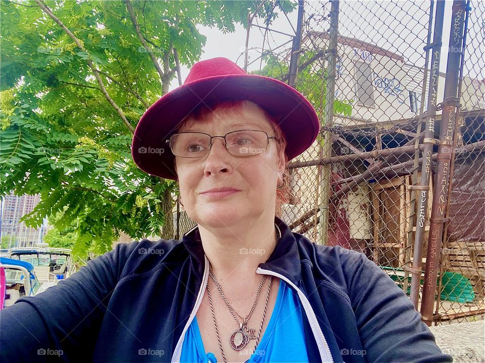 I, „Petra Schiller“ a.k.a. „Maxine Firefox“ a.k.a. „Maximiliane Feuerfuchs“ am standing in the parking lot underneath the „Pulaski Bridge“ at „Newtown Creek“ in LIC, Queens on an overcast afternoon in early August of 2023. Hypnotic Productions