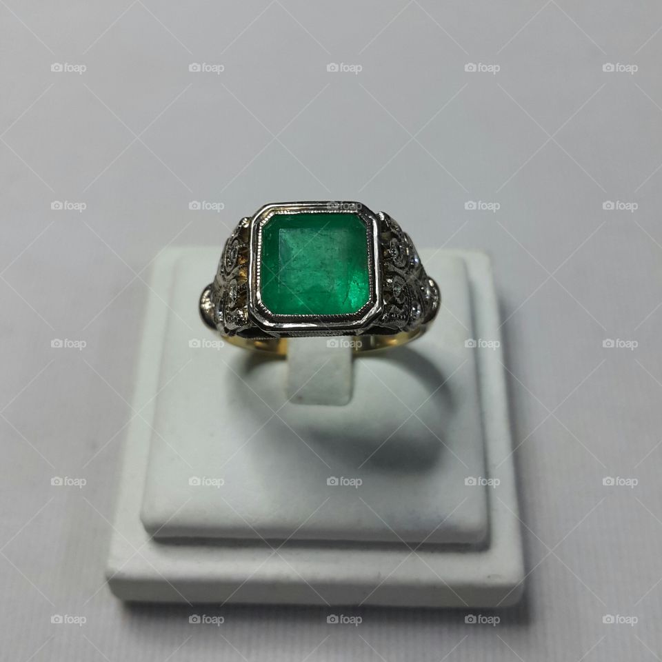 Emerald with diamonds gold ring vintage style