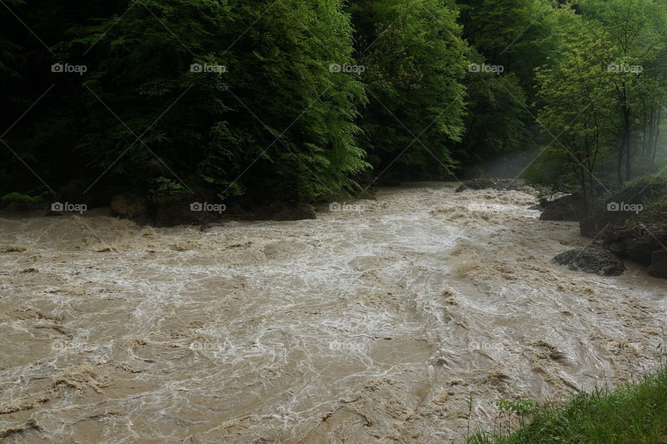 Crues de la Dranse au printemps (Alpes du Nord, France)