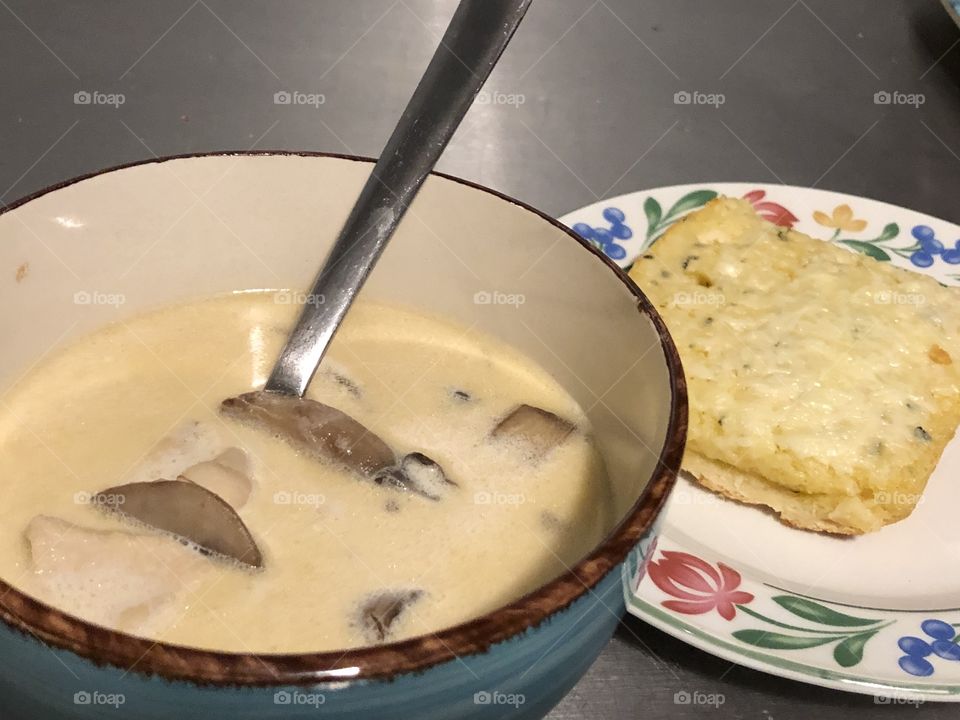 Mushroom chicken soup n cheese garlic bread