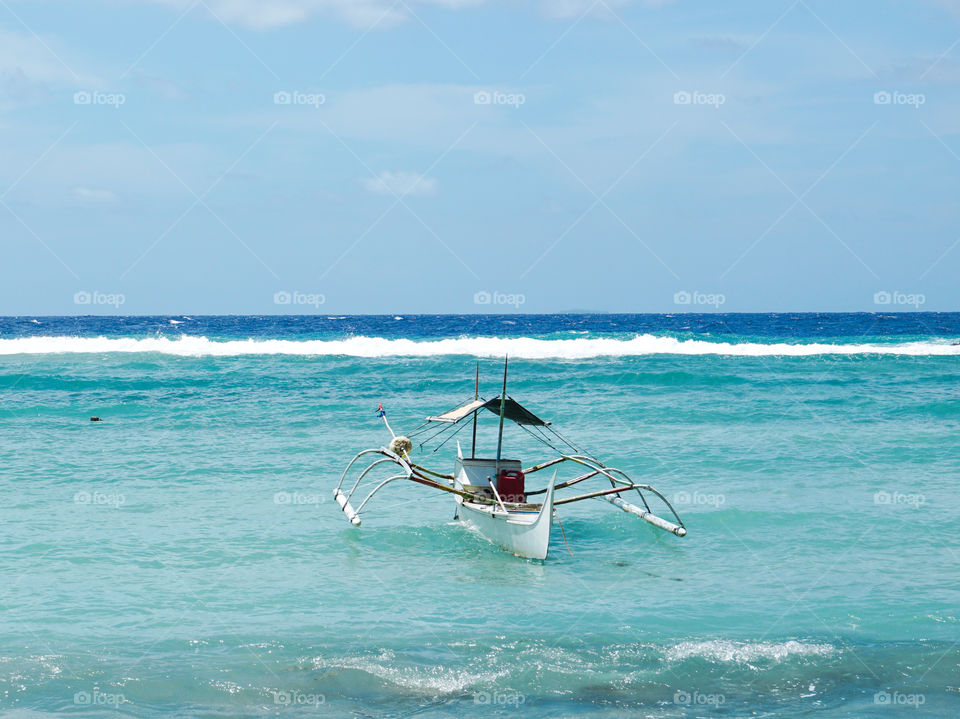 A ship in the middle of the ocean, ready for an unpredictable adventure!