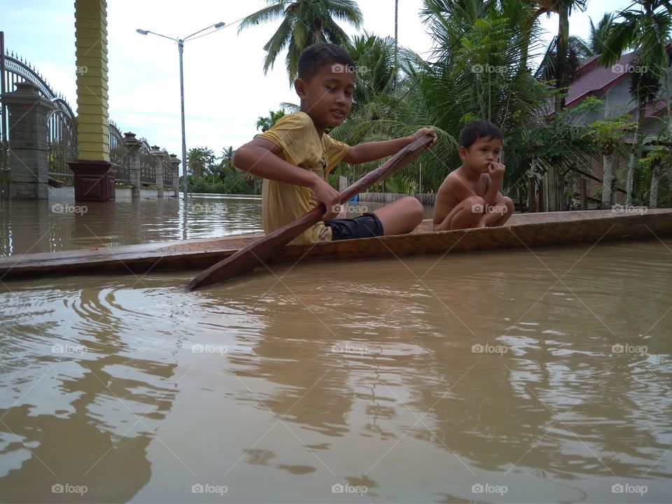 boy is taking save his young brother when the flood attack