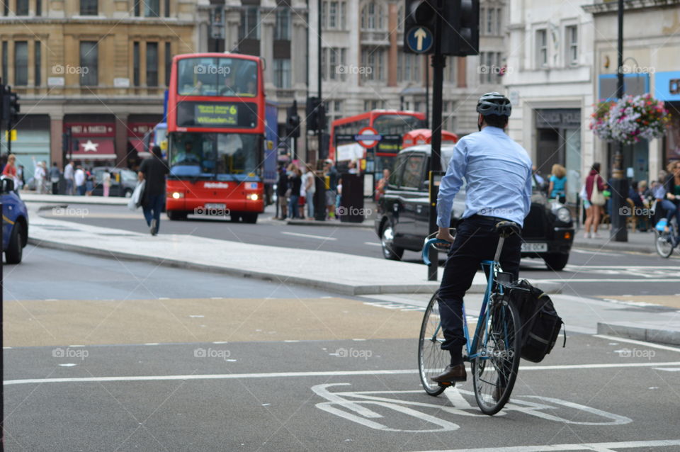 move around the city by bicycle