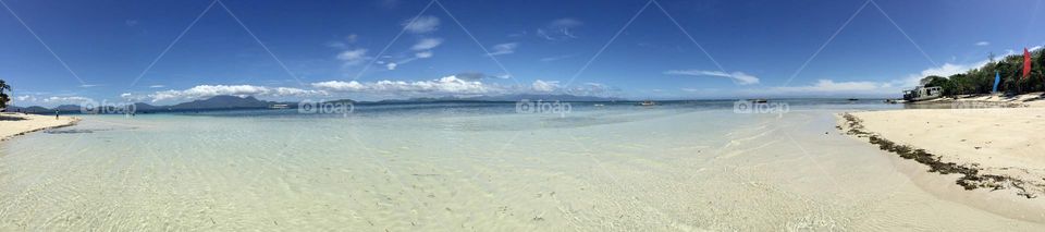 Panoramic view of the crystal clear sea and white San beaches in the paradise that is Palawan island, Phlippines  