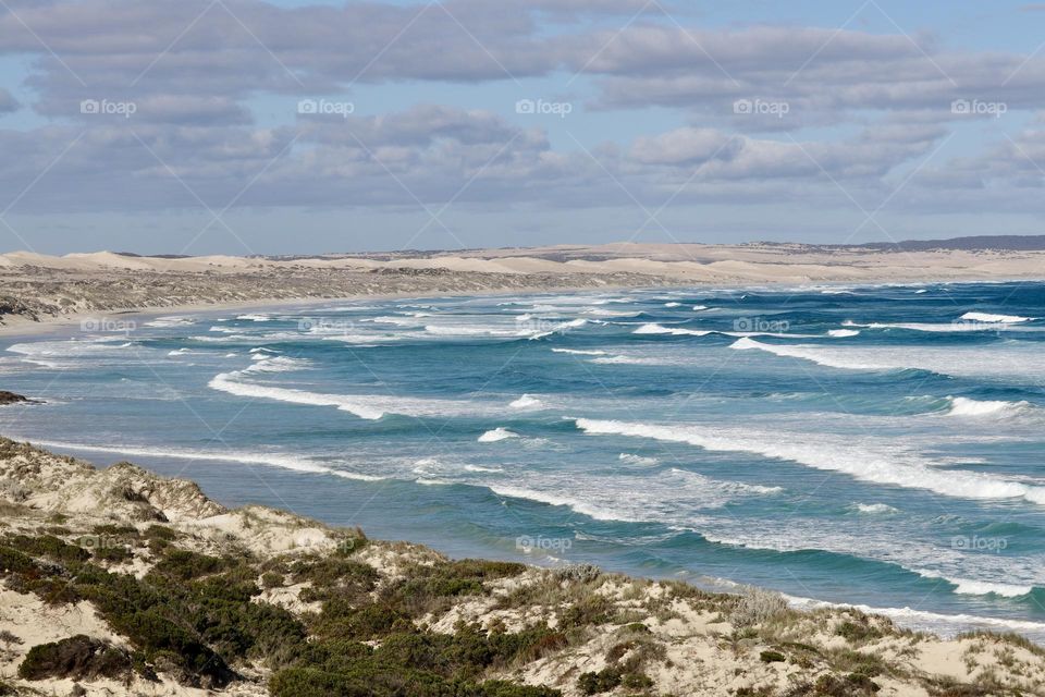 Seaside off the Great Australian Bight in South Australia, surrounded by sand dunes and the outback near Coffin Bay National Park, wild, remote, beautiful turquoise sea