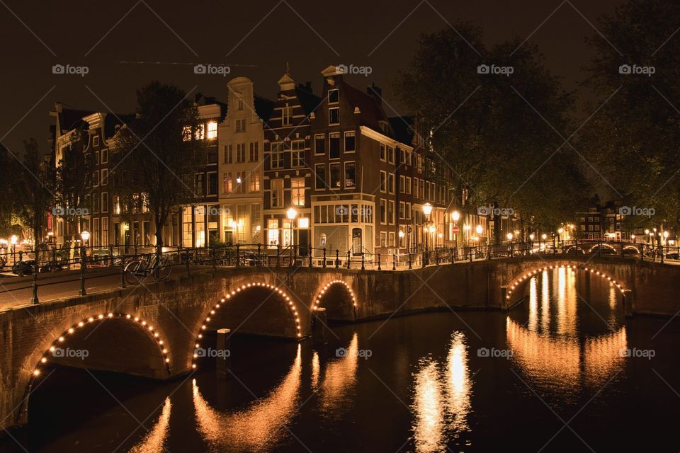 this photo show's the beauty of technology and it is also suitable for a group of family trip.