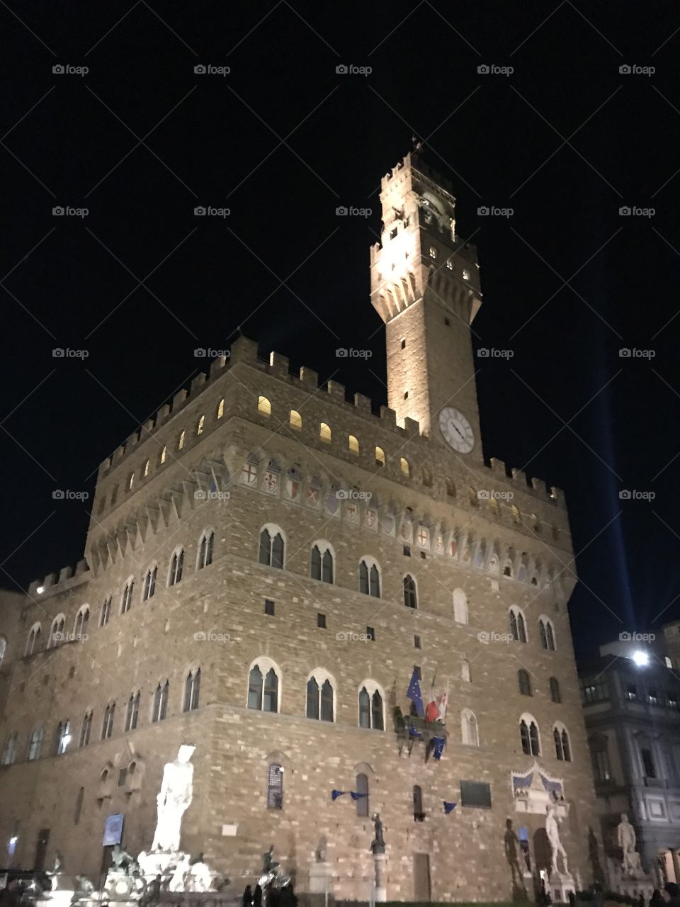 Palazzo Vecchio in piazza signoria at night.