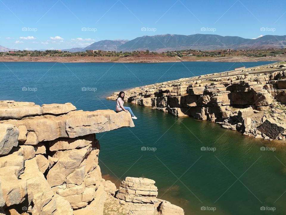 discovering the wold by travelling and taking photos in the beautiful views of nature