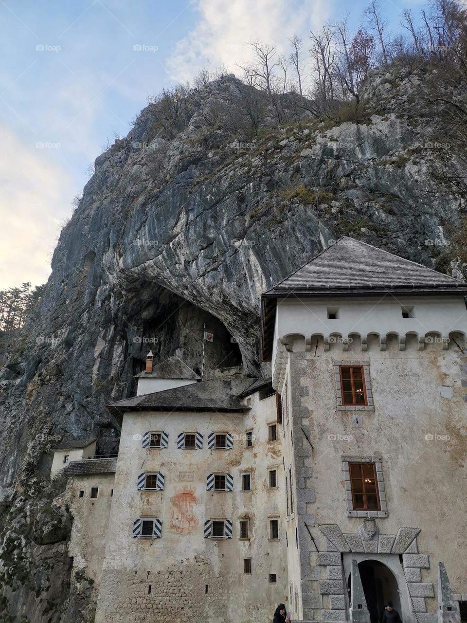 predjama castle