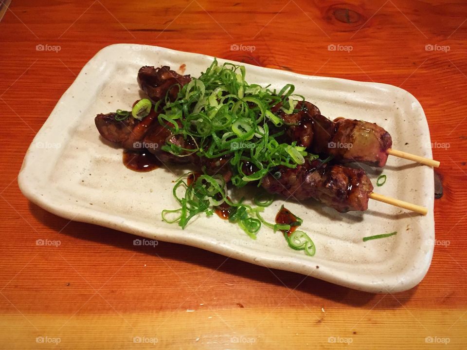 Yakitori chicken liver with green onion and spicy sauce 焼き鳥 キモ 焼き ネギ ソース