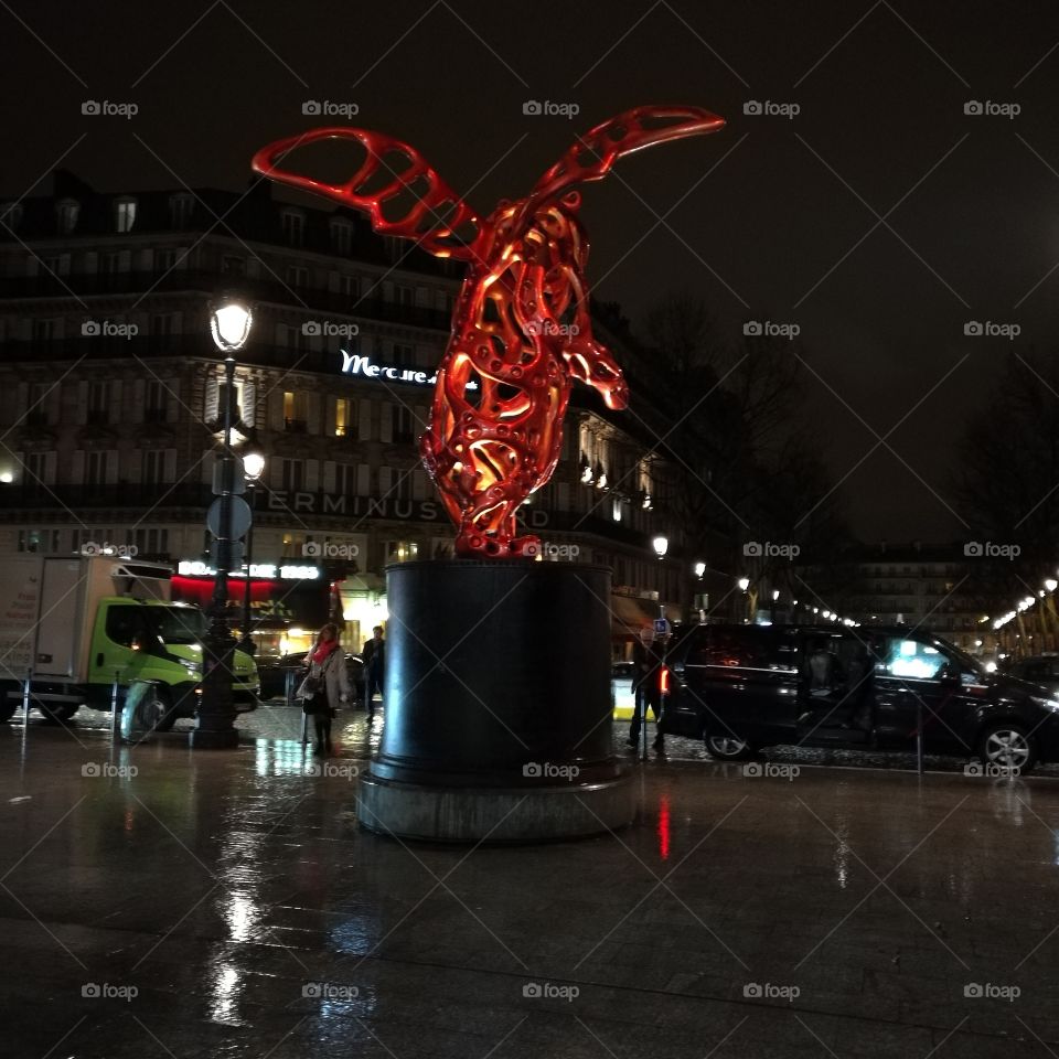 Gare Du Nord Statue