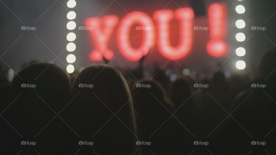 a cheerless crowd of fans at the concert