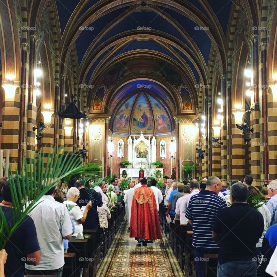 Fotografia da Celebração do Domingo de Ramos em Jundiaí, na Catedral Nossa Senhora do Desterro. A história desse momento no link em: https://www.instagram.com/rafaelporcari/p/BwO4w8xpGQP/?utm_source=ig_share_sheet&igshid=1k22leo4o6etv