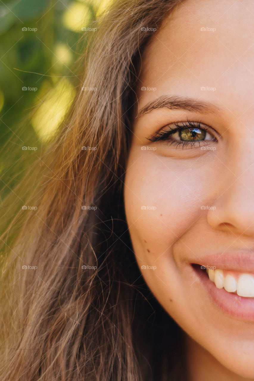 girl with green eyes smiling