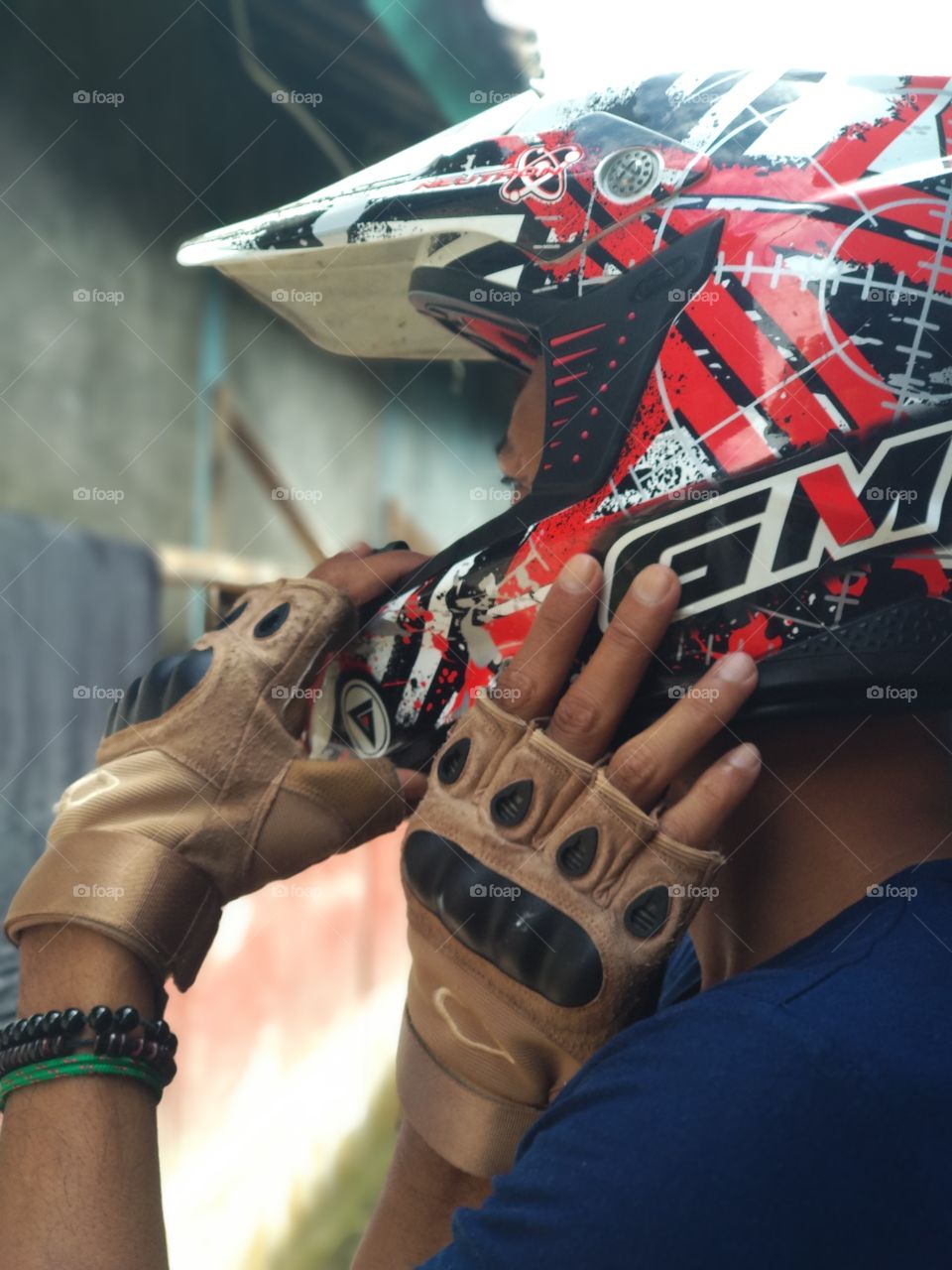 gloves helmet race