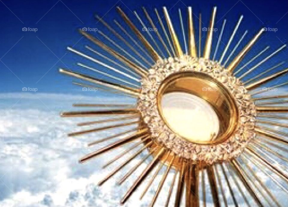 Jesus Christ, alive and present in the Eucharist, adored be you for all eternity.  Amen. / Jesus Cristo, vivo e presente na Eucaristia, adorado sejas por toda a eternidade. Amém. 