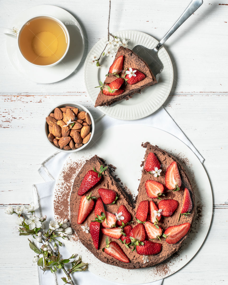 Chocolate almond cake with strawberries 