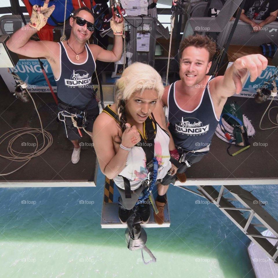 Bunjee jump in Auckland. Thrill, fun, adventure and a lot of adrenaline. Still looking like a fearless pro, though! Extreme sports, come at me!