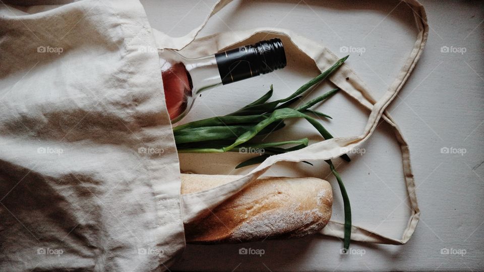 Reusable bag with groceries 