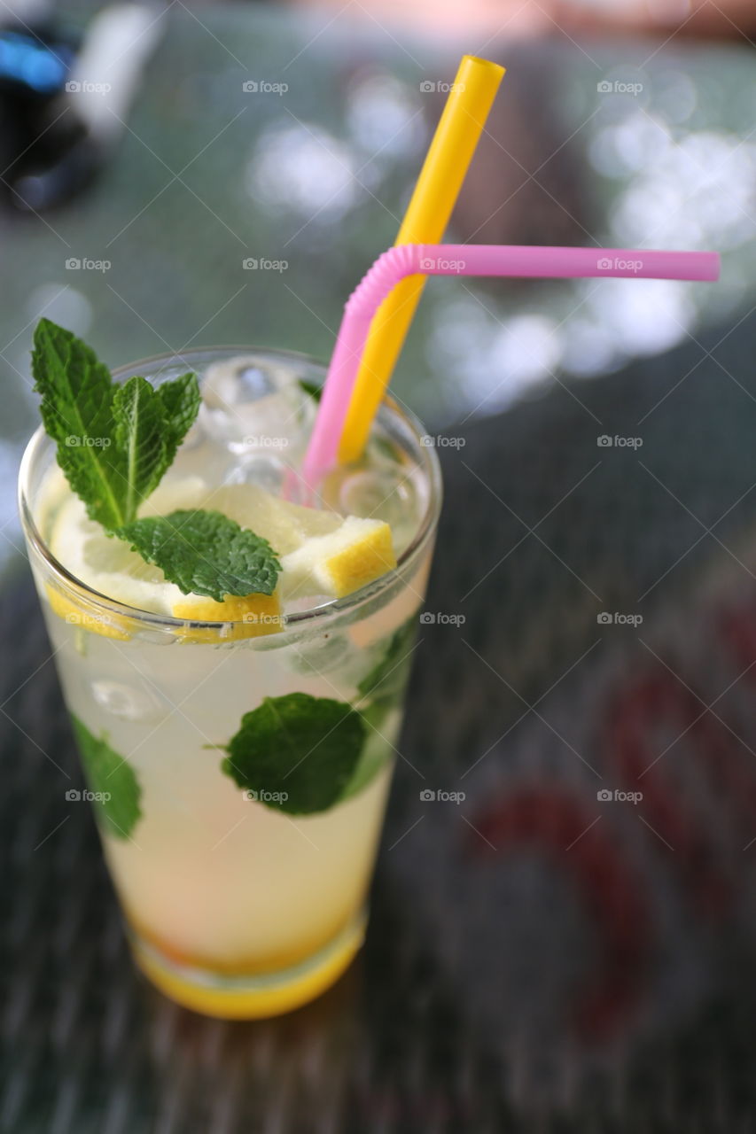 Refreshing lemonade 