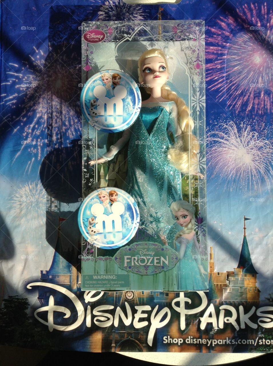 DISNEYLAND "FROZEN" ELSA DOLL with "LIMITED EDITION" FROZEN MOVIE WORLD PREMIERE PINS From the Mouse4Life Club