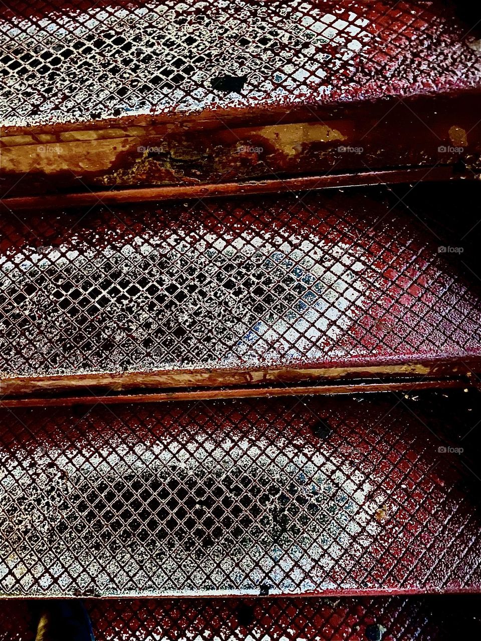 This is a closeup of the red metal staircase that leads up to the „Pulaski Bridge“ at „Newtown Creek“ in LIC, Queens. Silly perhaps but nowhere else can the imprints of urban living be better appreciated than here. 2023. Hypnotic Productions