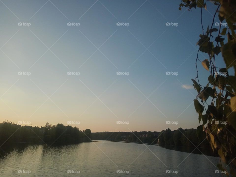 Vibe of the lake📷🌅