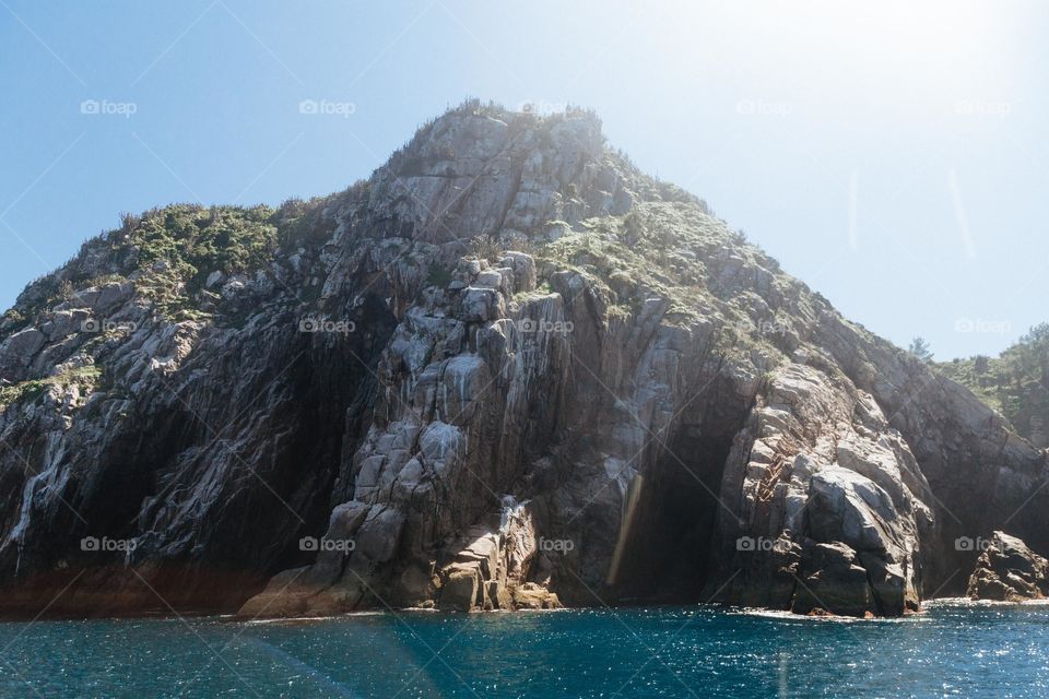 Praia com paisagem linda e fantástica no Brasil, na região do Lagos no Rio de Janeiro, em Arraial do Cabo. Uma ilha incrível de conhecer!