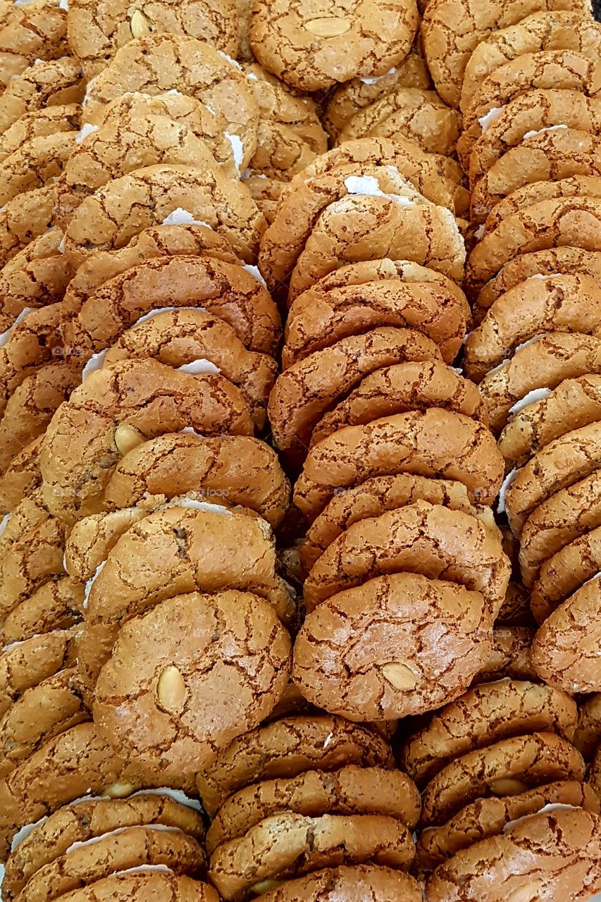 Almond biscuits