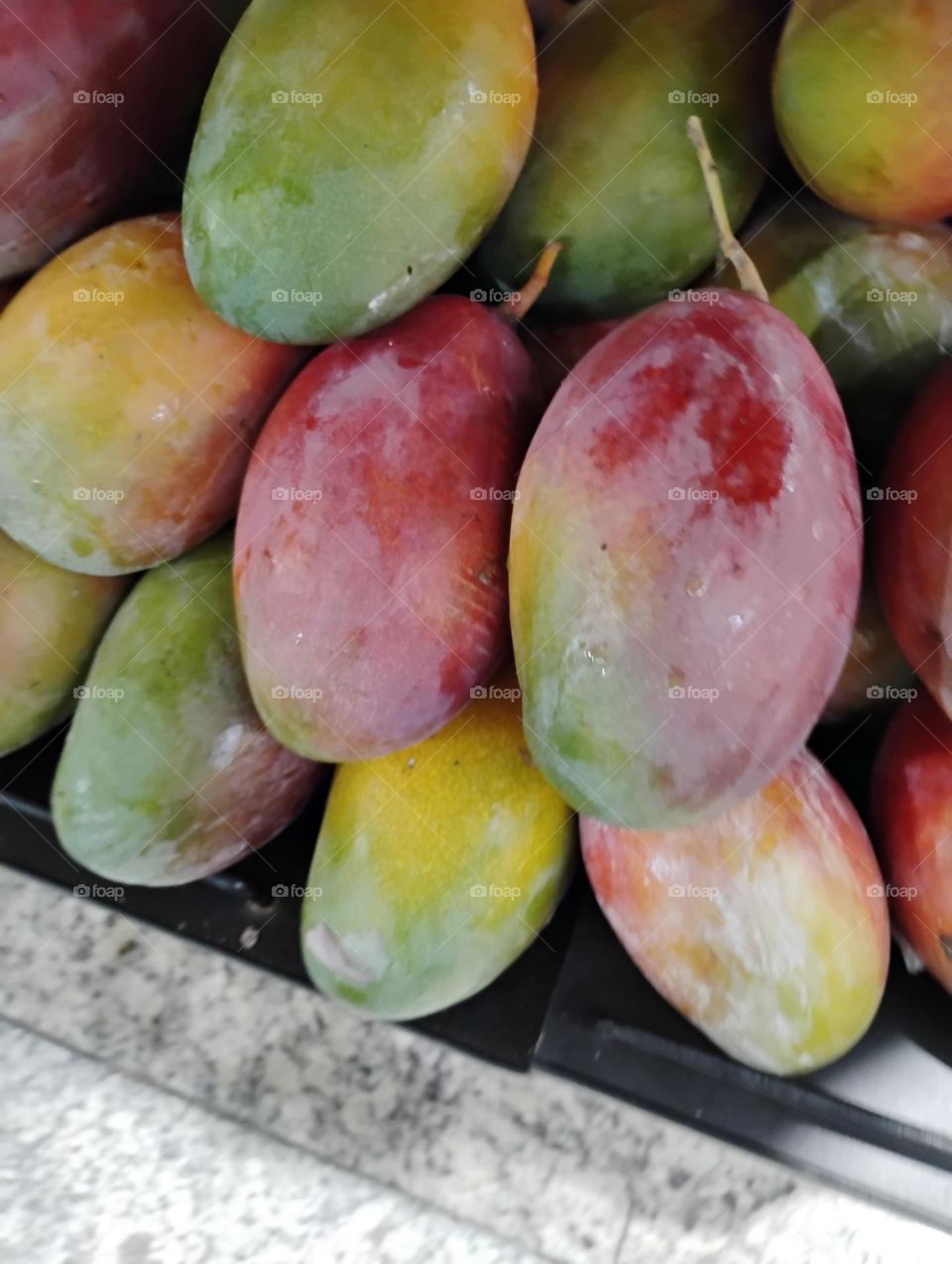 A manga Tommy é uma fruta tropical com polpa suculenta e sabor adocicado, que traz vários benefícios para a saúde. Pode ser consumida in natura, em sucos, saladas de frutas, e sobremesas....
