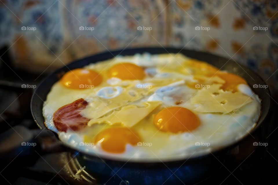 Fried eggs with bacon and cheese 