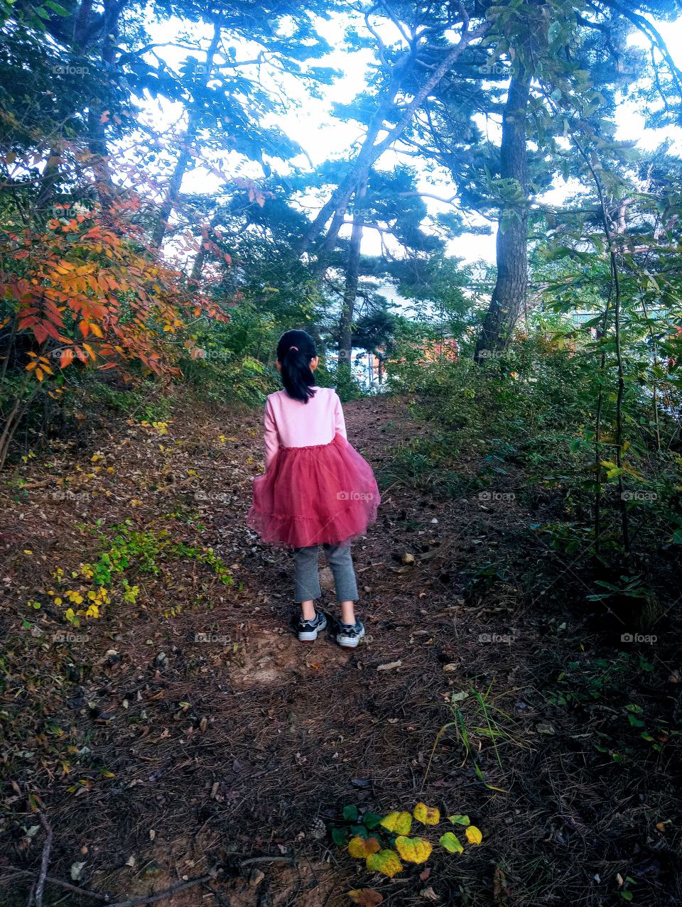 Winter is coming.
but the unstoppable warm hearts that burning inside us will forever be on fire. Just like this little child, though she's unable to see but she can't resist the burning desire that's calling her to feel the beauty spirit of winter.