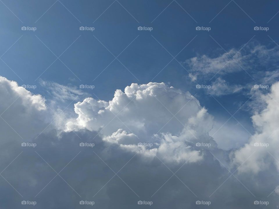 white cloud in clear blue sky