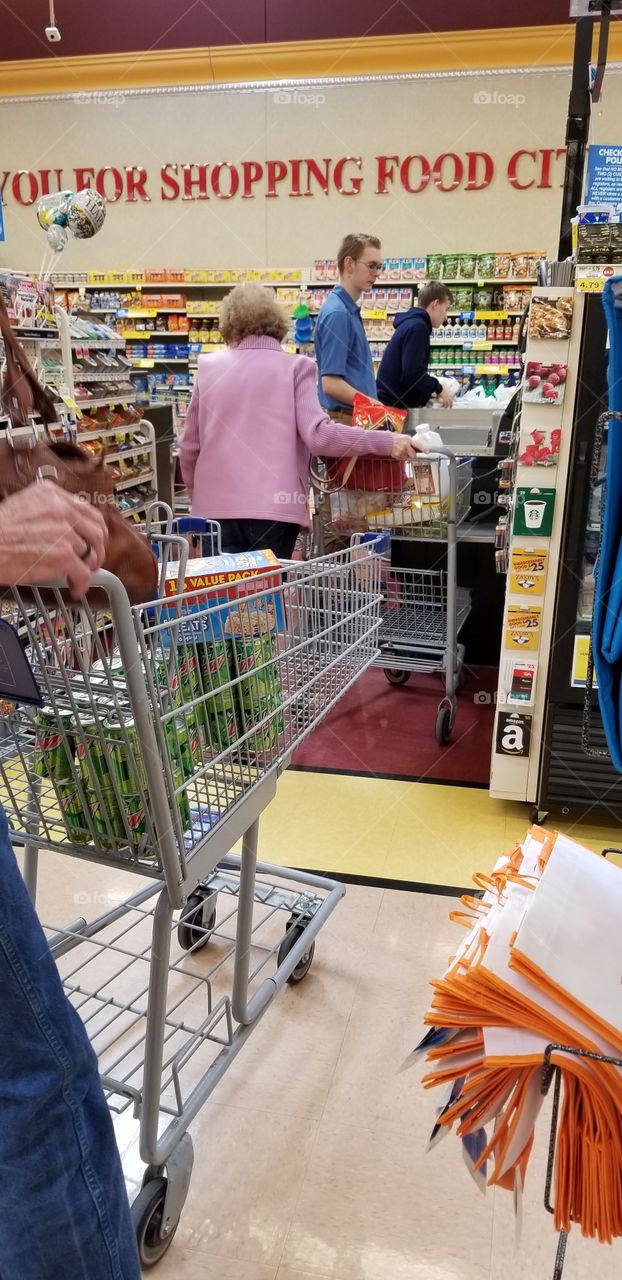 people grocery shopping