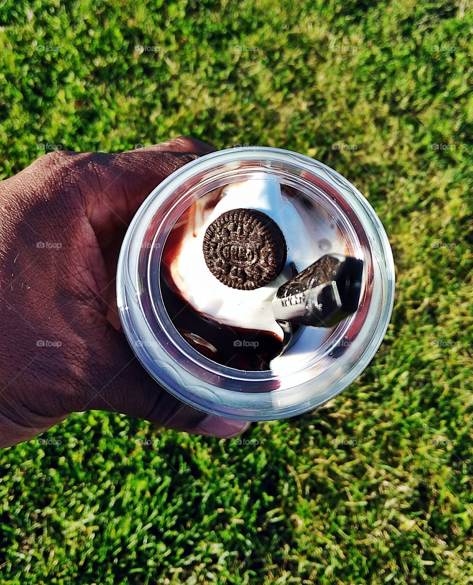 Oreo cookie hot fudge sundae