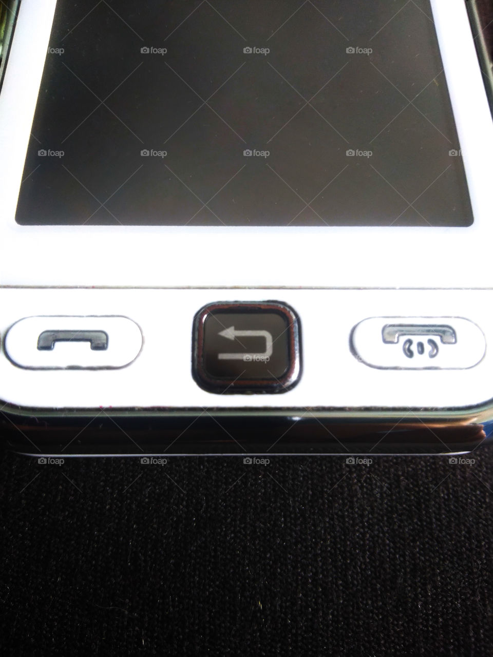 smartphone. answer. buttons.