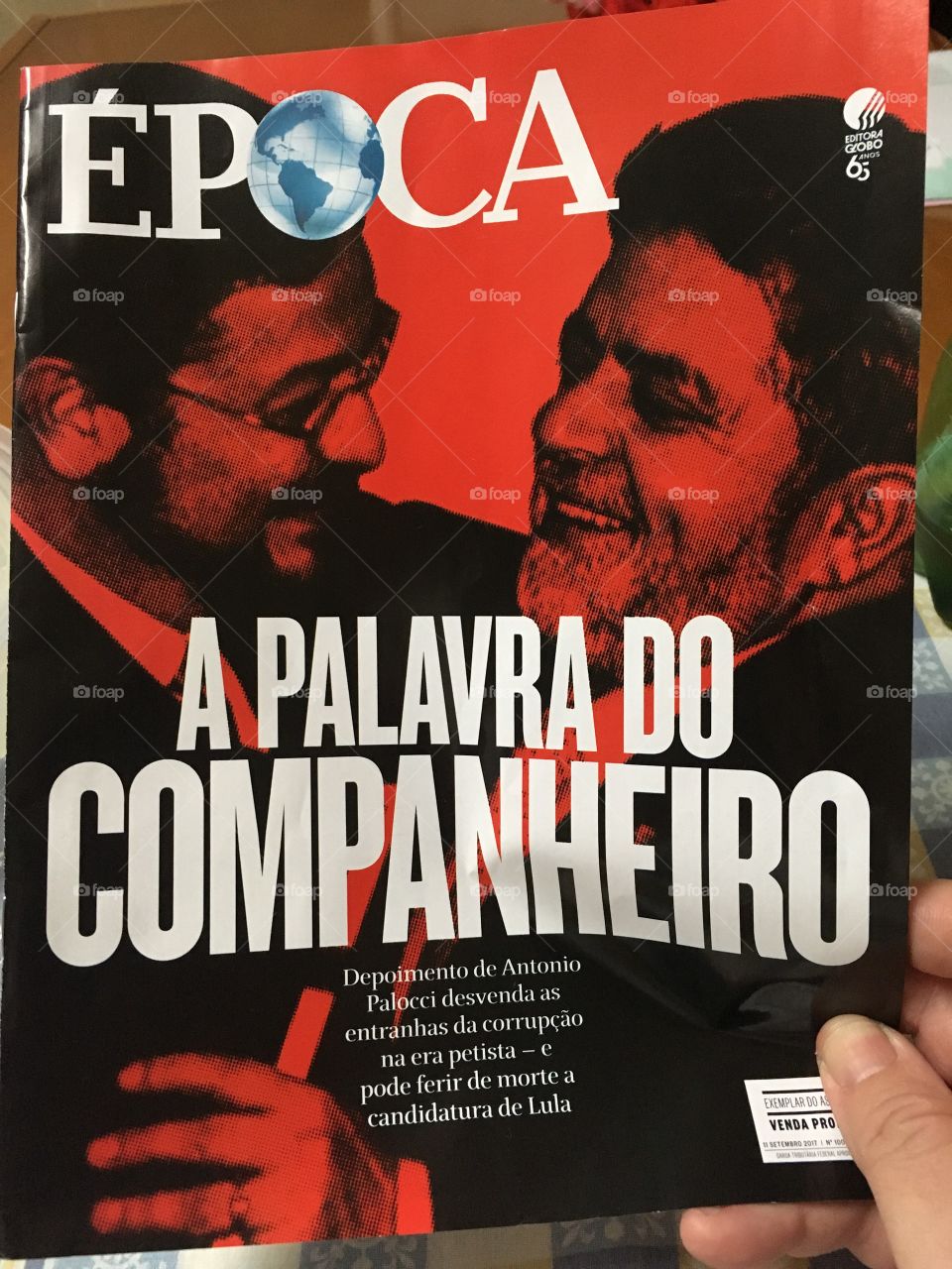 A corrupção no Brasil: capa da Revista Época com Lula (ex-presidente, lobo em pele de cordeiro) e seu ex-braço direito, Antonio Palloci, confessando os crimes. 