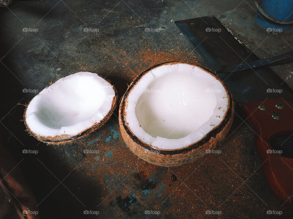 making a coconut bowl