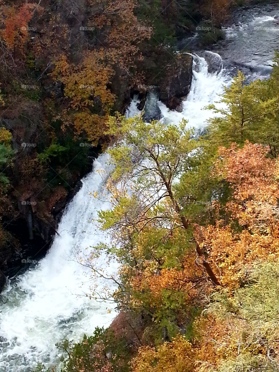 Beautiful waterfall with fall colors in the Tallulah gorge state park, Georgia