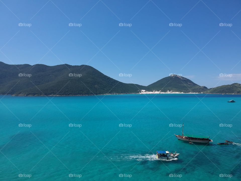 Paisagem aérea de Arraial do Cabo, no Rio de Janeiro, Brasil. Com um mar azul muito lindo!!