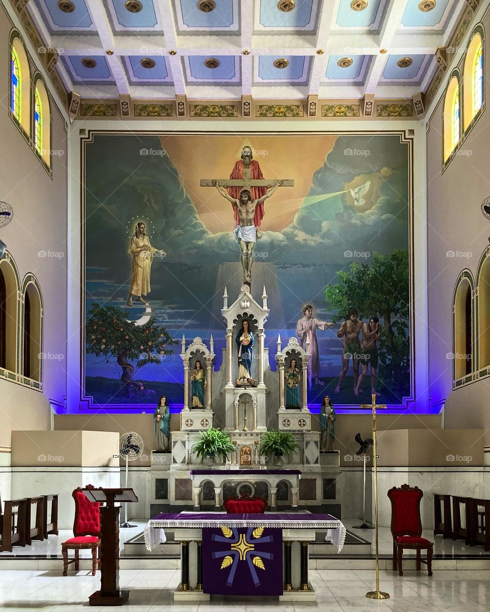 Uma pausa para rezar.

Não deixe passar a oportunidade de se ajoelhar por alguns minutos dentro de uma igreja, livre da correria mundana.

(Altar da Paróquia Nossa Senhora da Conceição, na Vila Arens em Jundiaí. Abaixo, foto pessoal):