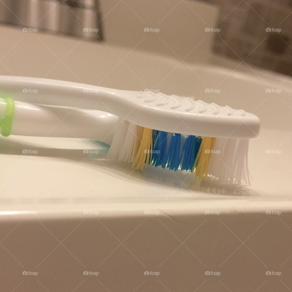 Tooth brush 
