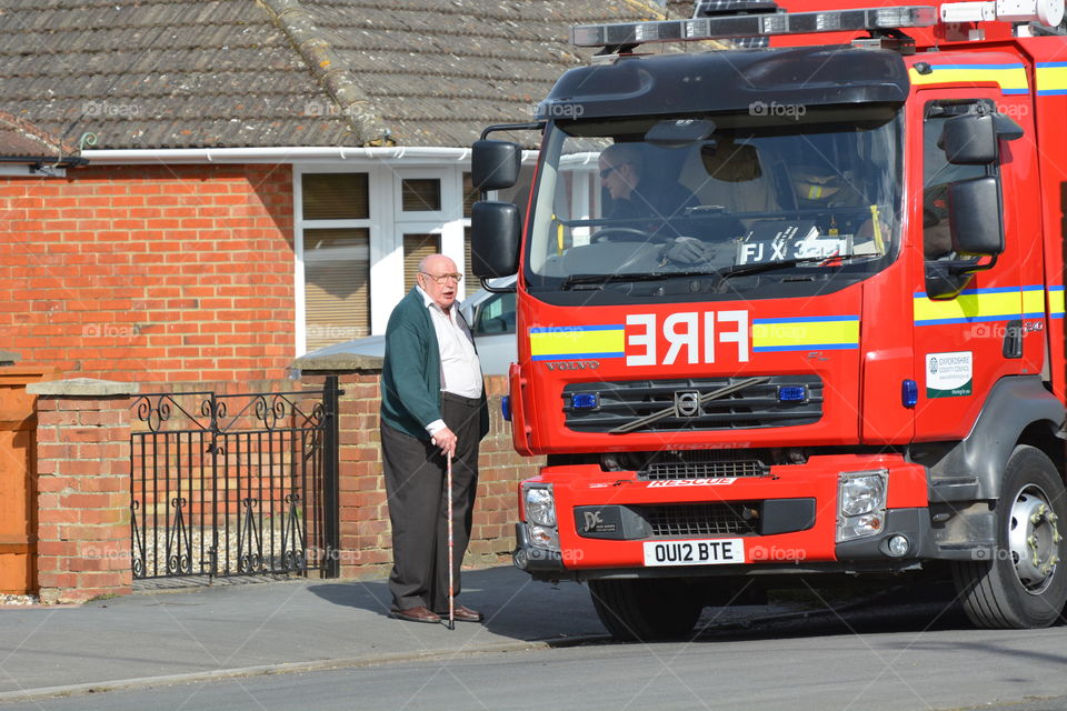 Fire brigade helps old man on the street
