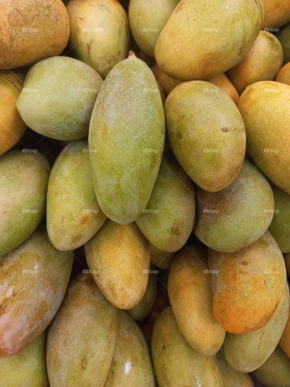 A Manga Espada é uma fruta com polpa doce, saborosa,  suculenta e possui vitamina A, C e outros nutrientes, como fibras, antioxidantes, cálcio, zinco, potássio,  ferro e magnésio