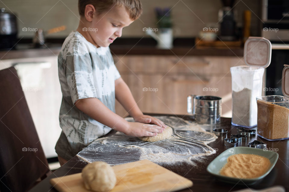 Cooking Curd cookies
Dough: сottage cheese 200 grams, butter 100 gr, flour 1.5 cups, sugar 100 gr, baking powder 1 teaspoon, vanillin.
Mix all togeather, put in the frige for 1 hour, then make cookies and bake 15-20 at 180C