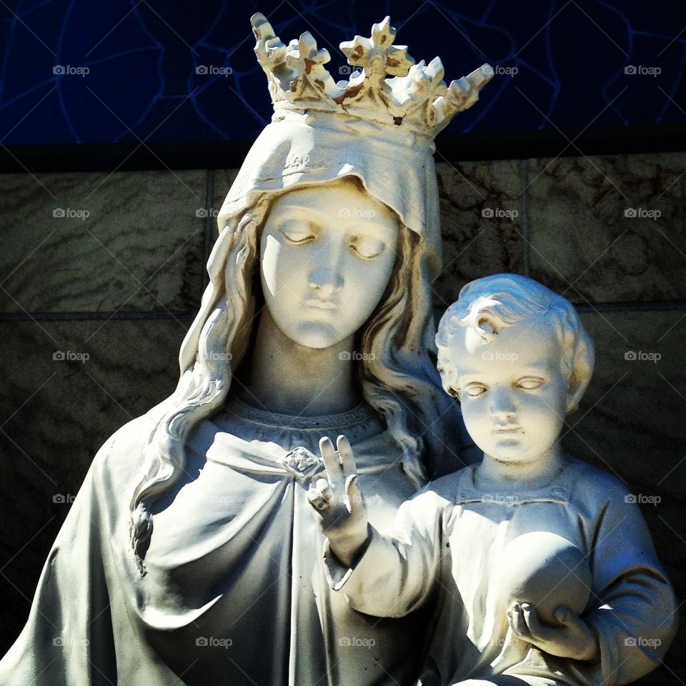 Mary and Jesus catholic statue