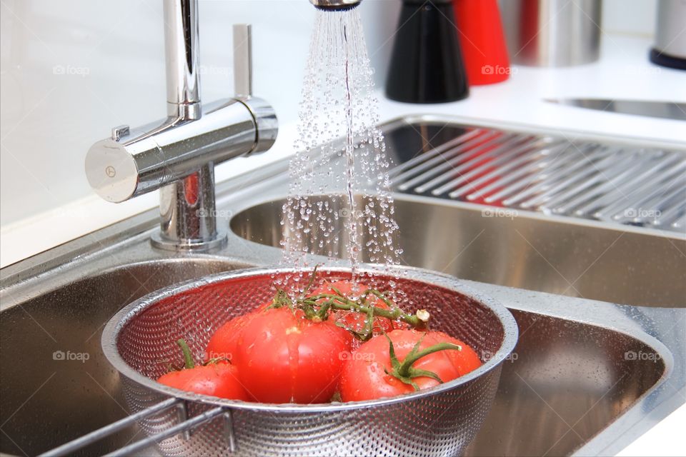 rinsing tomatoes