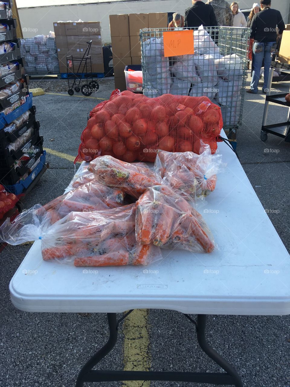 Carrots onions bread lots of good stuff to eat! They’ll feed lots of people today.