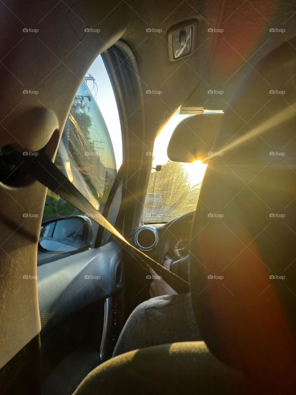 O pôr-do-Sol, é um belíssimo! Um  encantador espetáculo.