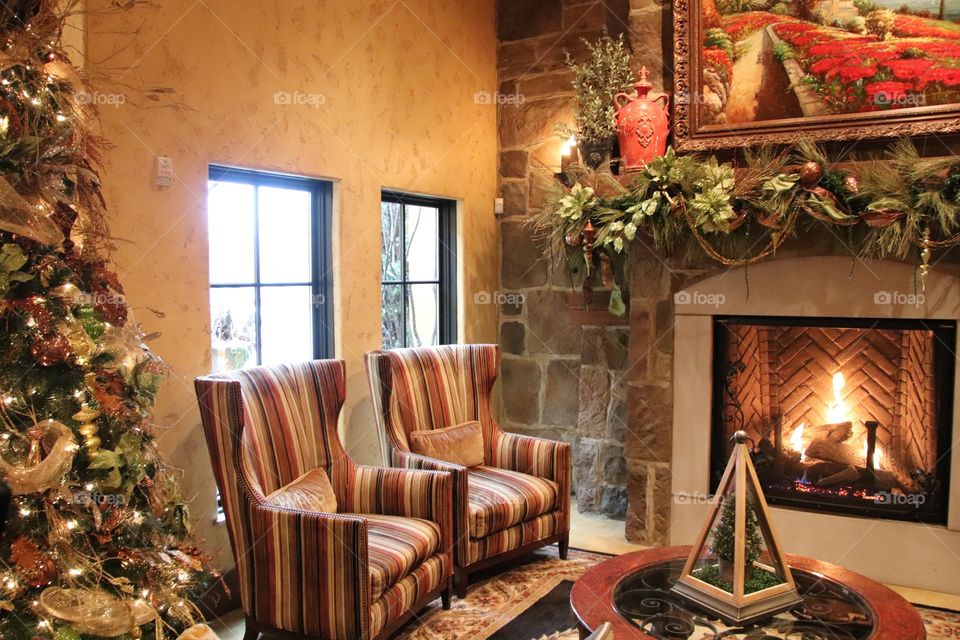 Living room with fireplace at Christmas time